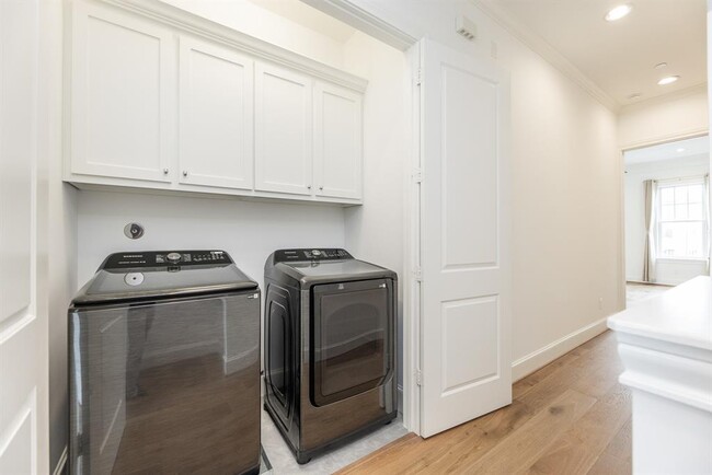 Building Photo - 7518 Viano Ln