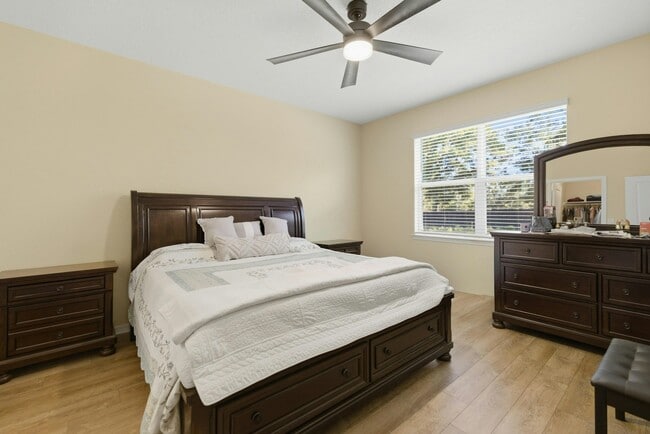 Building Photo - 6137 SW 70th Ave