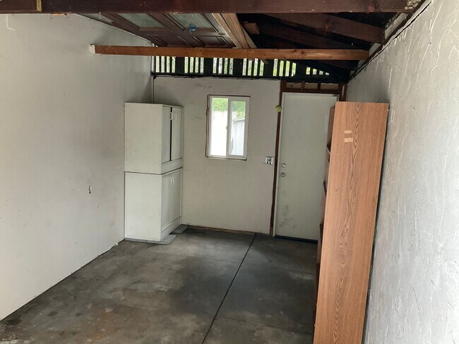 Building Photo - 154 N Shaffer St