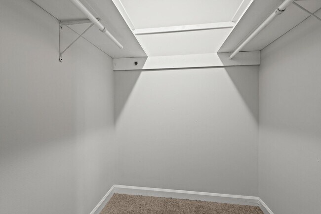 Building Photo - Raleigh 2bedroom 1.5 bathroom townhome- Available Now