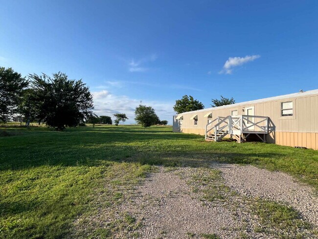 Building Photo - 3-Bed, 2-Bath Mobile Home in Agra