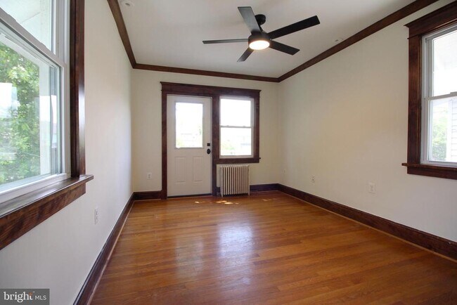 Building Photo - 2417 Otis St NE