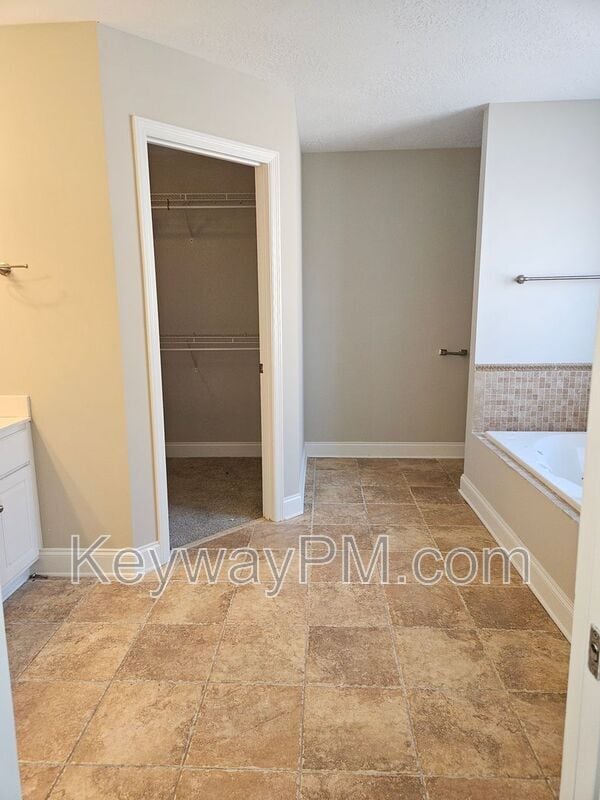 Building Photo - 808 Tyler Woods Dr