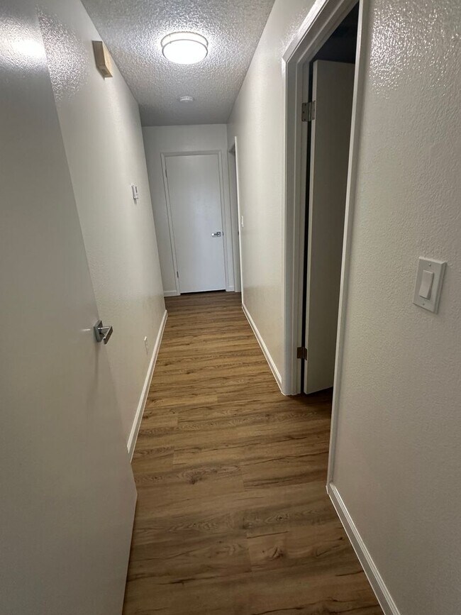 Building Photo - 547 De Leon Dr