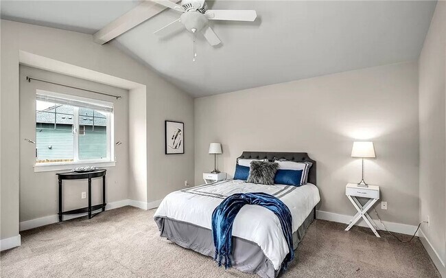 Building Photo - Beautiful Bothell Home