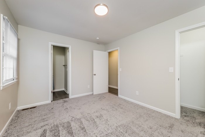 Building Photo - 1669 Village Pl