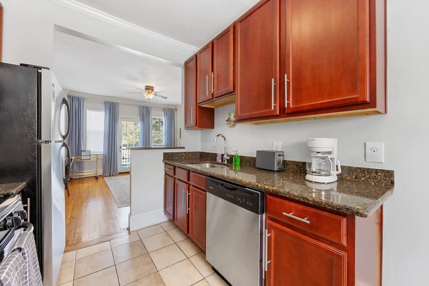 Building Photo - 2101 Kirkwood Ave