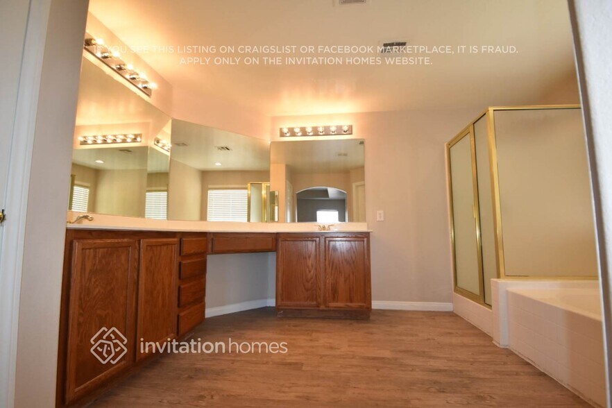 Building Photo - 9679 W Spinnaker Creek Ave