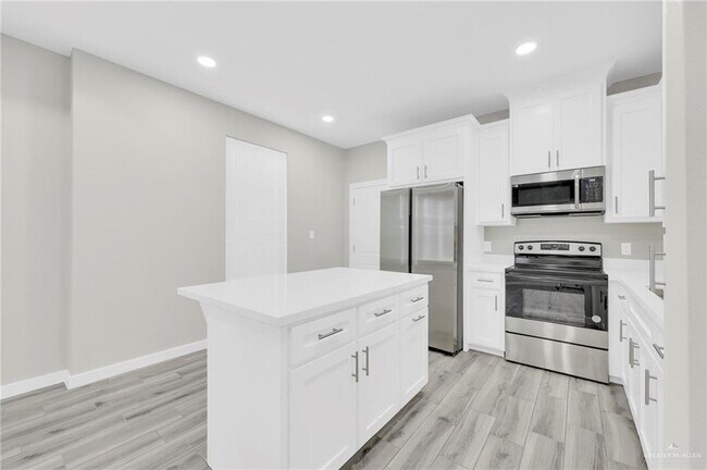 Building Photo - 12 12th St