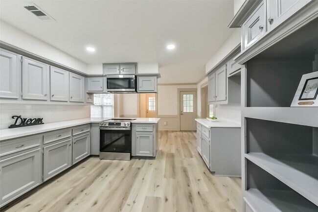 Building Photo - 4214 Brightwood Dr