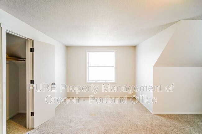 Building Photo - 32125 SE Hinman Ave