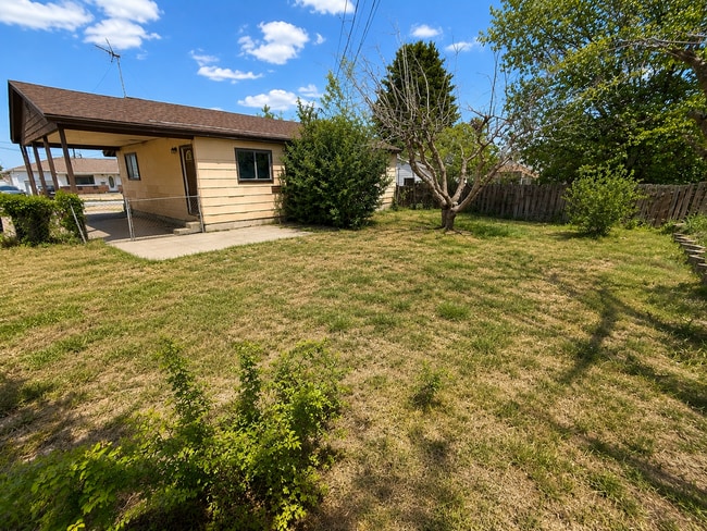 Building Photo - Updated 5 bedroom home is ready for you!