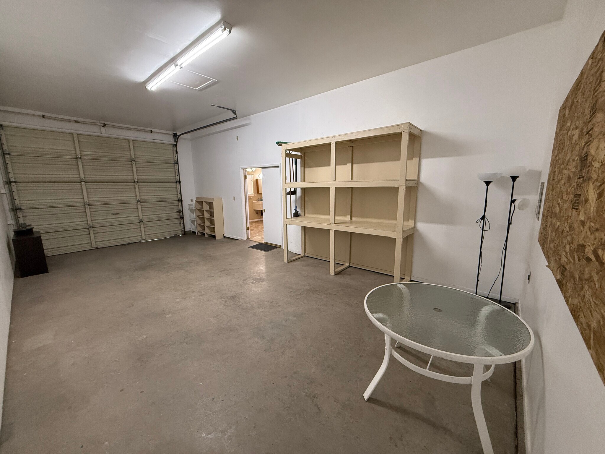 Garage - 15936 Lime St