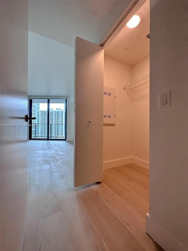 Building Photo - 501 NE 31st St