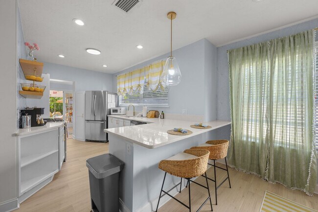 Building Photo - 522 31st St W