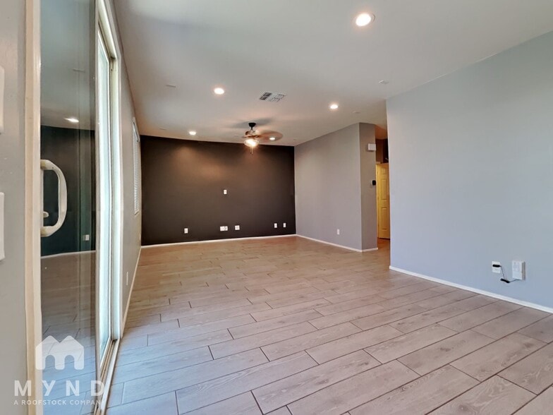 Building Photo - 511 N 108th Ave