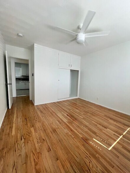 Building Photo - 10643 Crenshaw Blvd