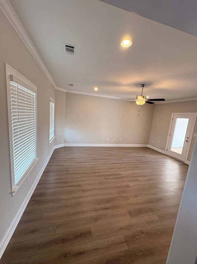 Building Photo - 102 Alva Ct