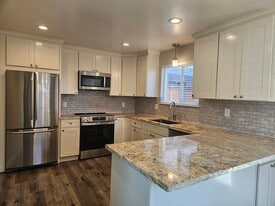 Building Photo - 874 Castlewood Dr