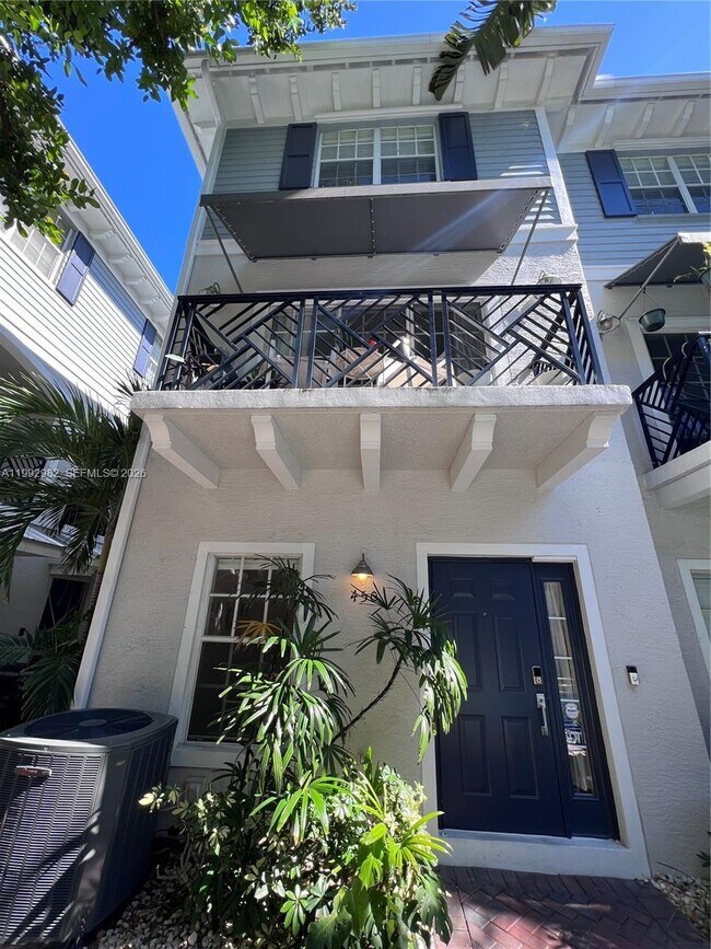 Building Photo - 450 NE 2nd Ave