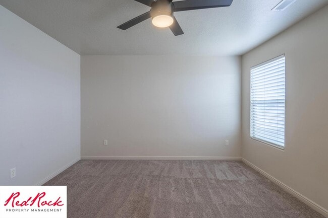 Building Photo - Cozy Townhome with Community Pool