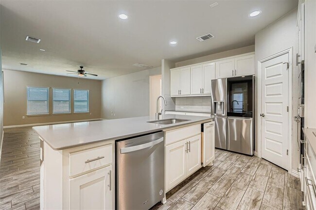 Building Photo - 8800 Sikes Way