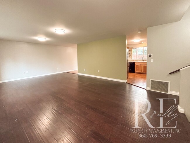 Building Photo - Spacious Tri-Level Home with Modern Update...