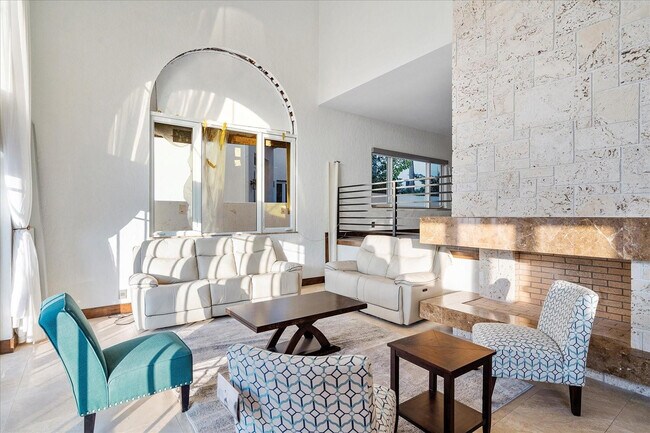 Building Photo - 1421 Ponce de Leon Dr