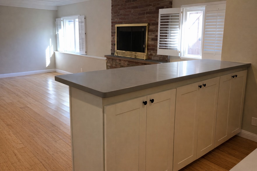 Living room with bright natural light - 1111 North Rd