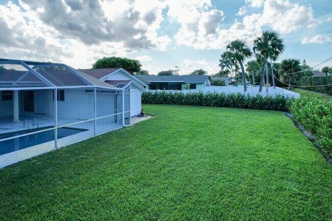 Building Photo - 2289 Windsor Rd