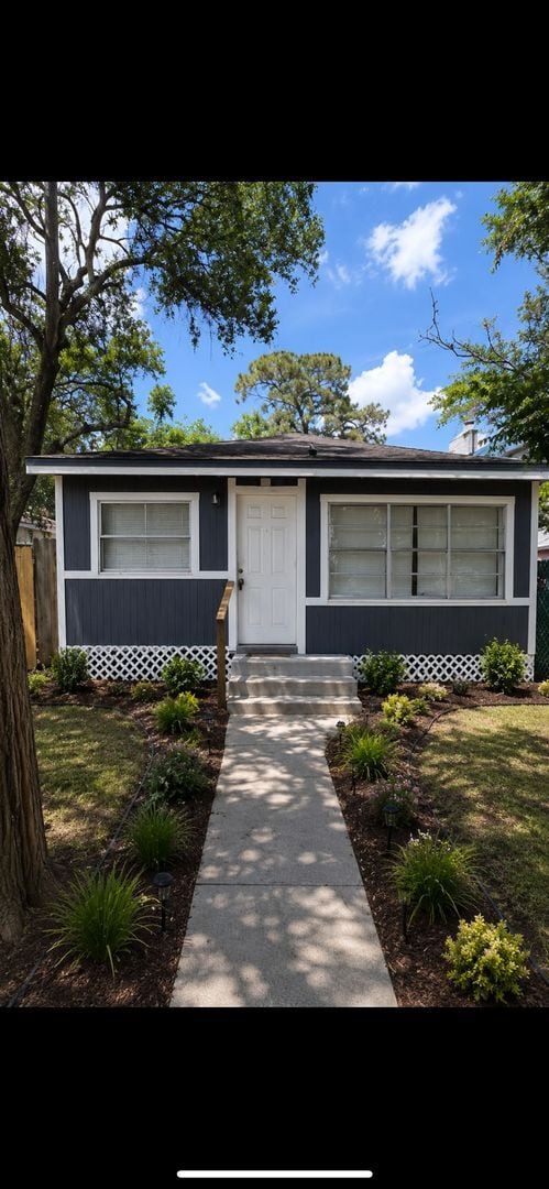 Building Photo - Spacious Home Available in Tampa! 5bed | 2baths
