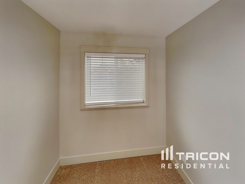 Building Photo - 14718 SE Badger Creek Rd