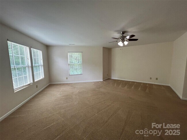 Building Photo - 4718 Reinbeck Dr