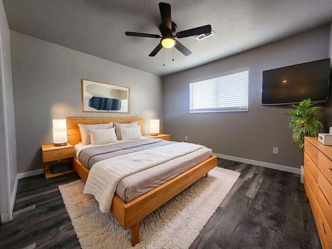 Building Photo - Remodeled 2-Bedroom | 1-Bathroom Upper-Lev...