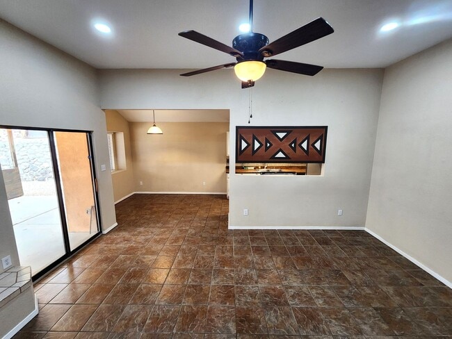 Building Photo - 3362 Highridge St