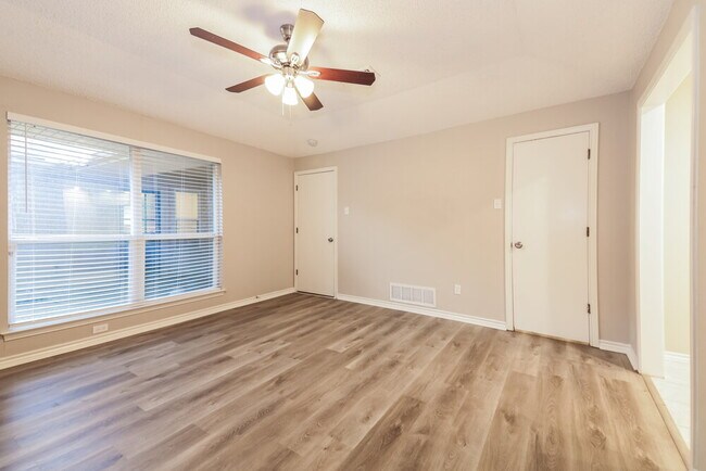 Building Photo - 306 Cardinal Creek Dr