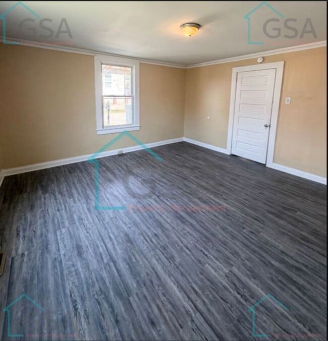 Building Photo - 2 Bedroom 1 Bath Available!