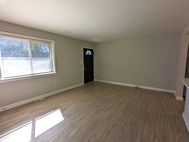 Building Photo - 3906 Lexington Dr