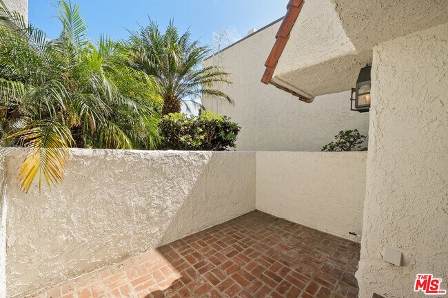 Building Photo - 129 Alta Ave