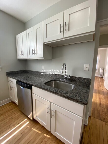 Building Photo - 734 Reba Pl