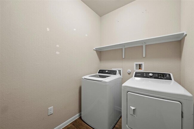 Building Photo - 135 Cibolo Creek Dr