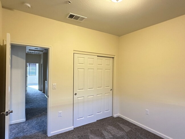 Building Photo - 3 bedroom townhome in Sterling Ridge