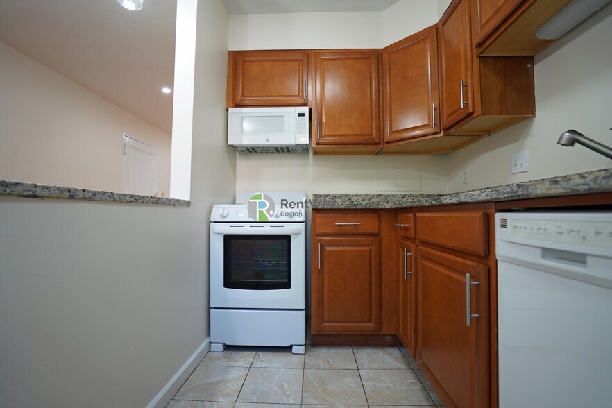 Building Photo - 59 Parkman St