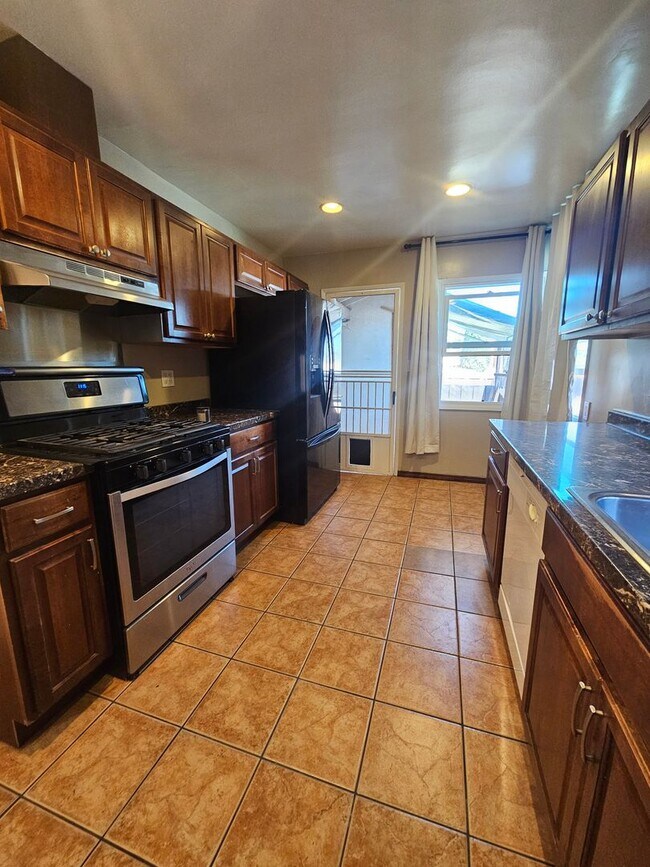 Building Photo - 7186 Central Ave