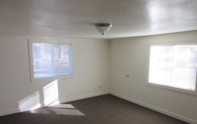 Building Photo - 912 N 1st St