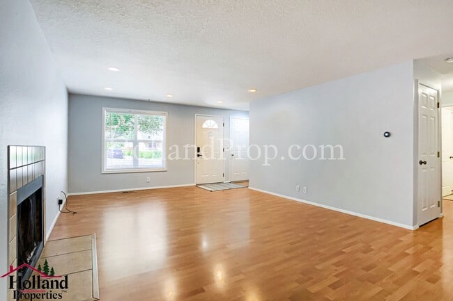Building Photo - 6860 SW 188th Ave
