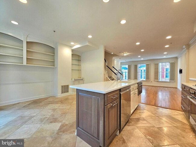 Building Photo - 315 Hearthstone Mews
