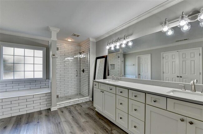 Building Photo - 355 Gaines Oak Way