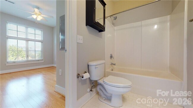 Building Photo - 1101 W 1st St