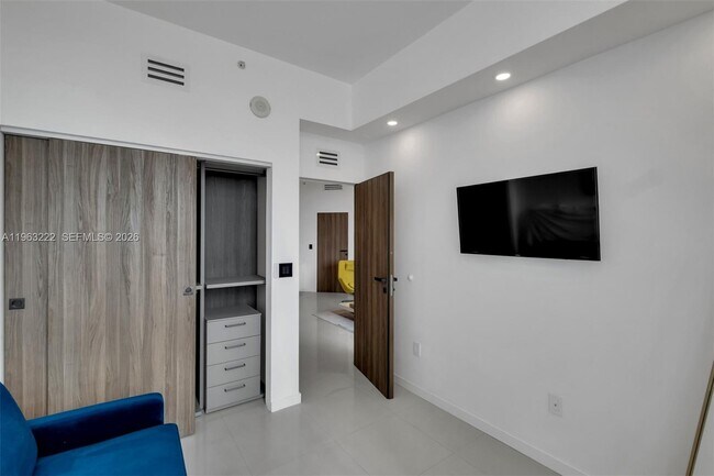 Building Photo - 350 S Miami Ave